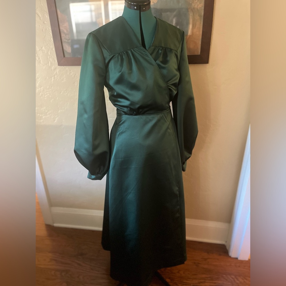 Handmade 1940’s Style Emerald Green Satin Long Sleeve Dressing Gown 4